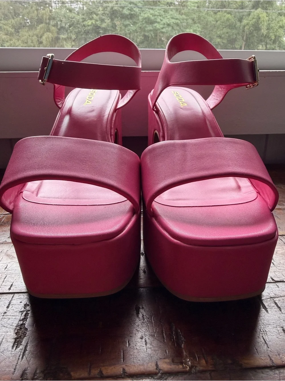 Soda pink platform
